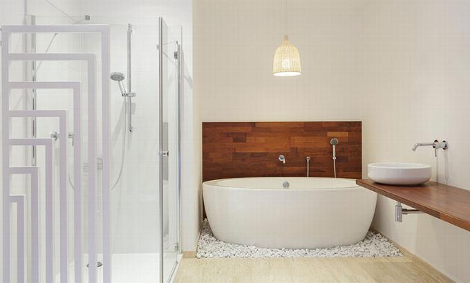 Minimalist bathroom 